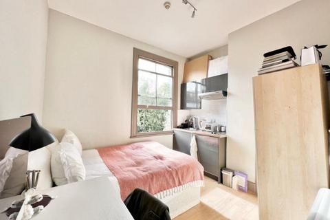 Studio to rent, Iverson Road, West Hampstead, London, NW6