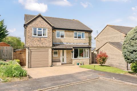 33 Apple Tree Close, Woodmancote, Cheltenham, GL52 9UA