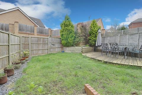 3 bedroom semi-detached house for sale, Highpath Way, Basingstoke, Hampshire, RG24