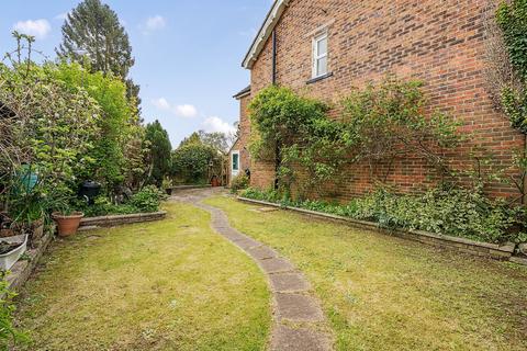 3 Chapel Road, Warlingham, CR6 9LH