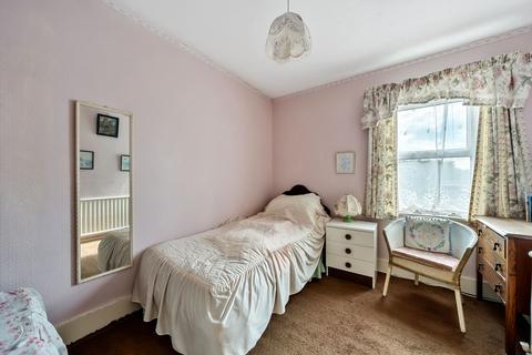 3 Chapel Road, Warlingham, CR6 9LH