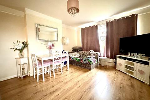 3 bedroom flat to rent, West Drayton, Middlesex UB7