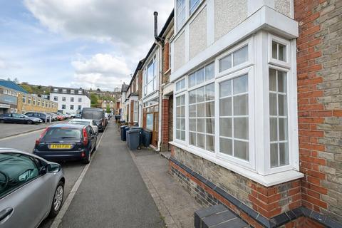 1 bedroom flat to rent, 1/2 Bedroom Flat To Let - HP11