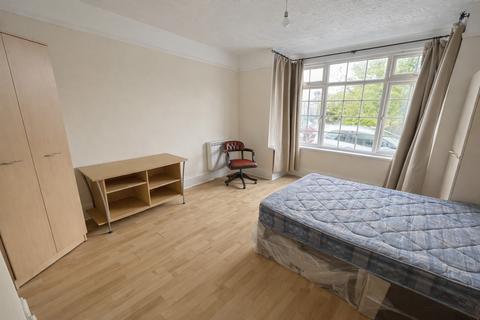 1 bedroom flat to rent, 1/2 Bedroom Flat To Let - HP11
