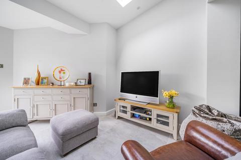 66 Connaught Road, Brookwood, Woking, GU24 0HF