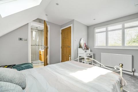 66 Connaught Road, Brookwood, Woking, GU24 0HF