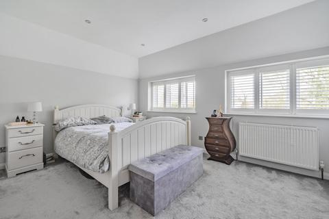 66 Connaught Road, Brookwood, Woking, GU24 0HF
