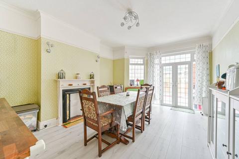 25 Lake Avenue, Bromley, BR1 4EN