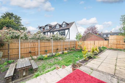 25 Lake Avenue, Bromley, BR1 4EN