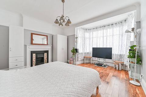 25 Lake Avenue, Bromley, BR1 4EN