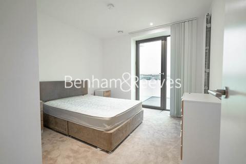 2 bedroom apartment to rent, Laker House, Pontoon Dock E16
