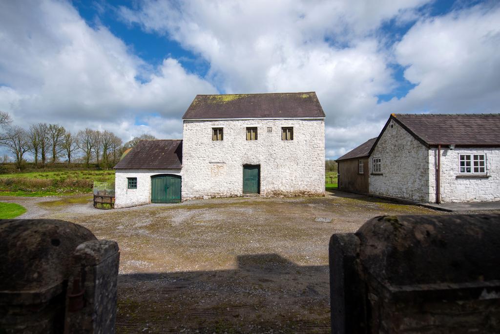 A page 160424 Heol Ddu Farm Cefneithin 001.jpg