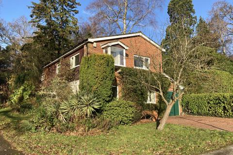 4 bedroom detached house to rent, Bassett Green Drive, Southampton SO16