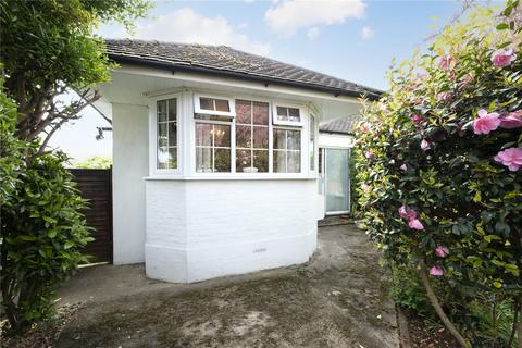 25 Bramley Close, Chertsey, KT16 8HJ