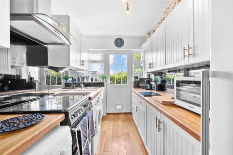 25 Bramley Close, Chertsey, KT16 8HJ