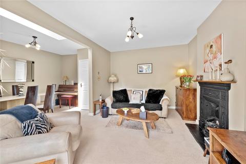 25 Bramley Close, Chertsey, KT16 8HJ