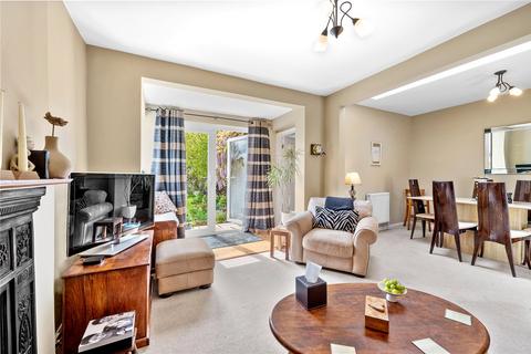 25 Bramley Close, Chertsey, KT16 8HJ