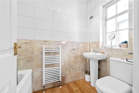 25 Bramley Close, Chertsey, KT16 8HJ