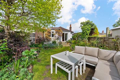 25 Bramley Close, Chertsey, KT16 8HJ