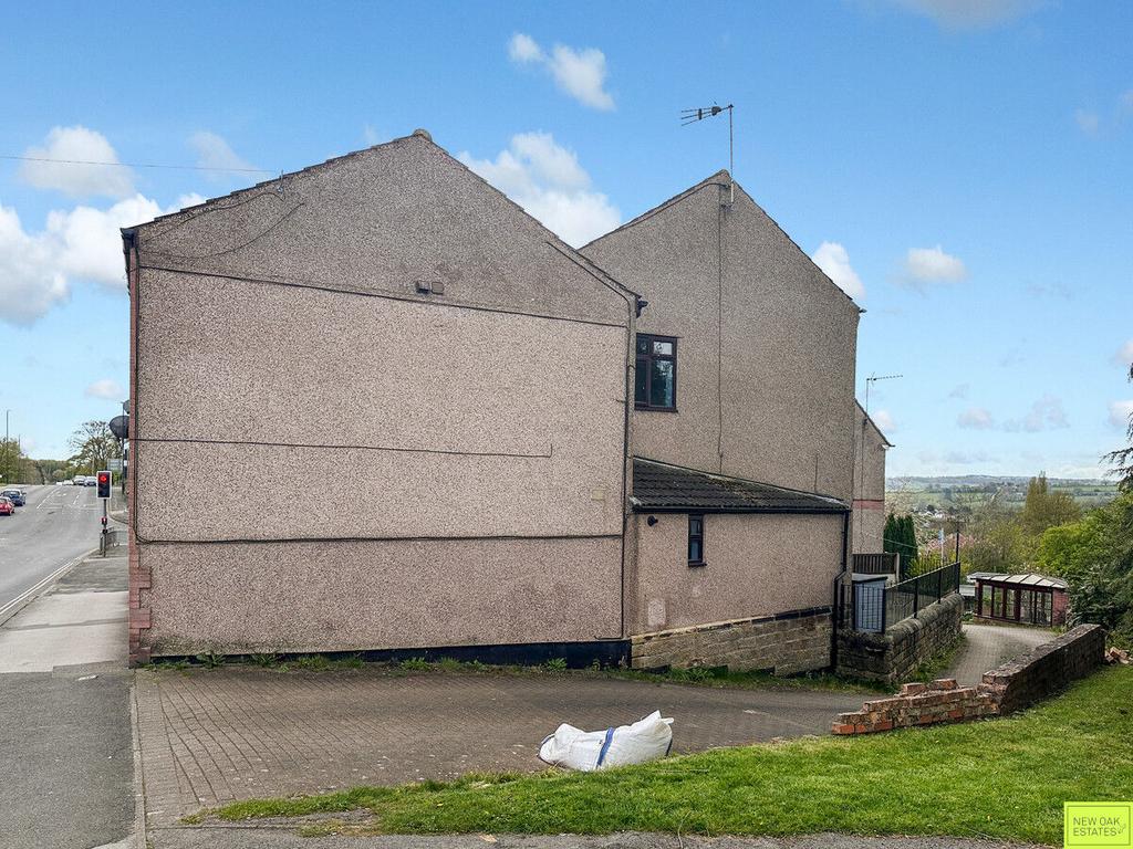 Clay Cross S45 8 bed detached house for sale £250,000