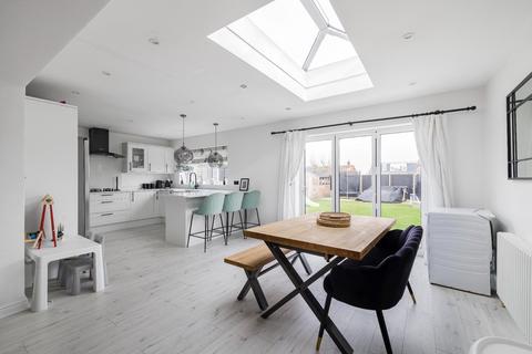 15 Lewis Road, Istead Rise, Gravesend, DA13 9JQ