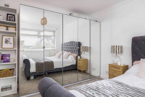 15 Lewis Road, Istead Rise, Gravesend, DA13 9JQ