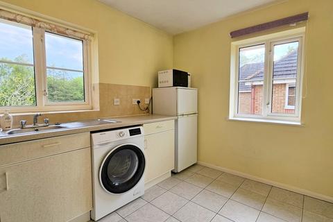 2 bedroom flat to rent, Fenchurch Road, Maidenbower, Crawley, West Sussex. RH10 7XA