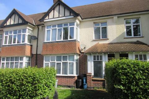 2 bedroom apartment to rent, Northumberland Crescent, Southend On Sea