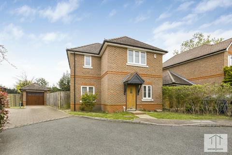 3 bedroom detached house to rent, Farmers Place, Gerrards Cross SL9