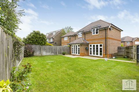 3 bedroom detached house to rent, Farmers Place, Gerrards Cross SL9