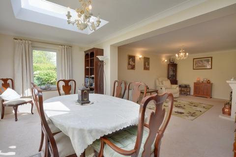 11 Yew Tree Road, Charlwood, Horley, RH6 0DE