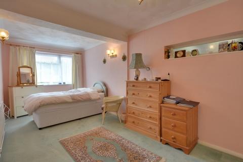 11 Yew Tree Road, Charlwood, Horley, RH6 0DE