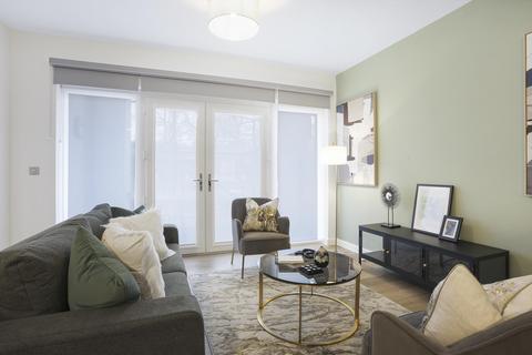 1 bedroom flat to rent, Station Avenue, Walton-on-Thames, Surrey, KT12