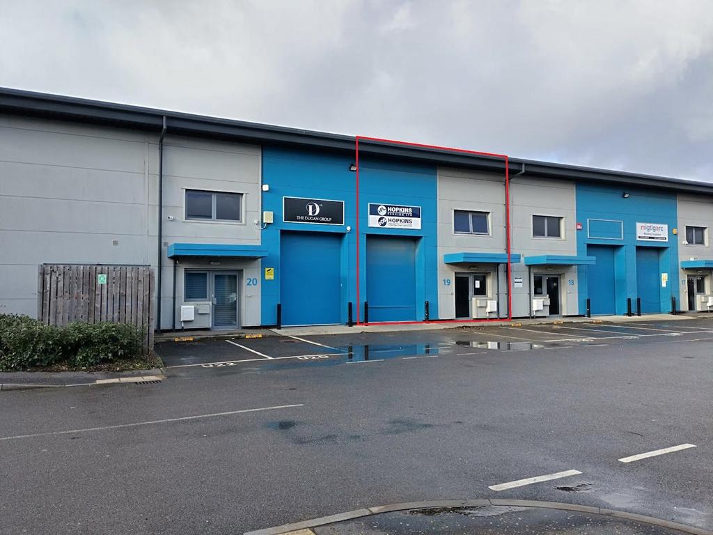 Unit 19, Hilsea Industrial Estate... Industrial unit to rent £1,500
