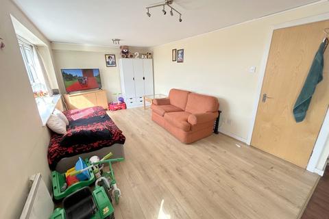 2 bedroom apartment for sale, Highclere Avenue, Salford M7