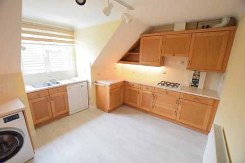3 bedroom flat for sale, Station Road, New Milton, Hampshire. BH25 6LU