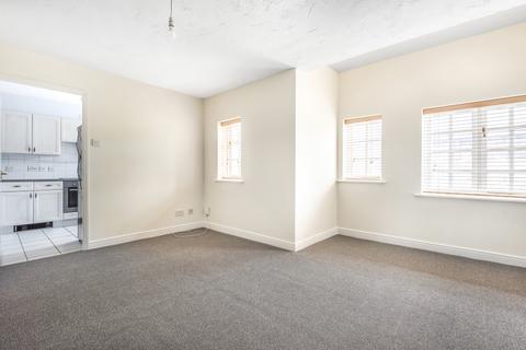 2 bedroom flat to rent, Gilbert Close Shooters Hill SE18