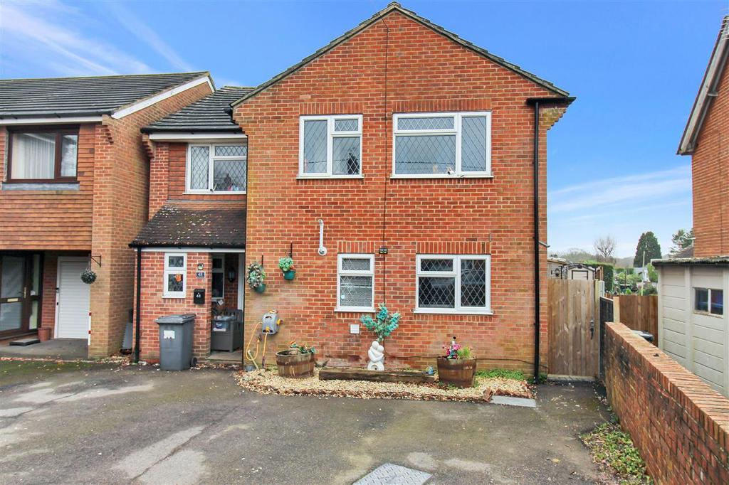 Liphook Road, Lindford 4 bed detached house for sale £515,000