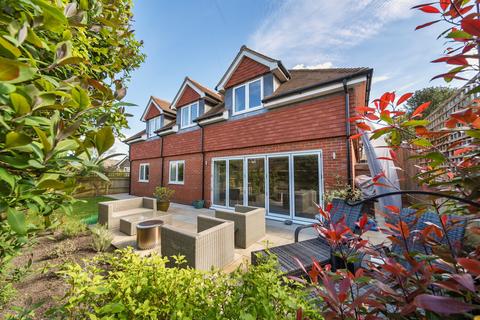 4 bedroom detached house for sale, Vigus Close, Winchester, Hampshire, SO23