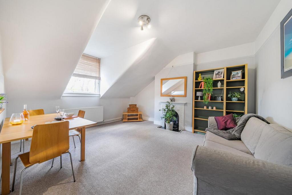 Veronica Road, Balham 1 bed flat for sale £400,000