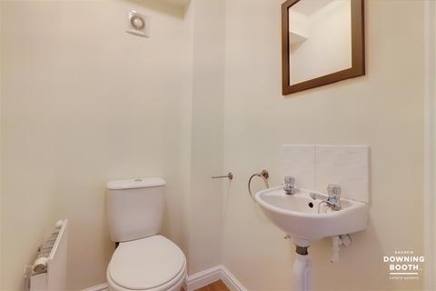 8 Thropp Close, Lichfield, WS13 8FP