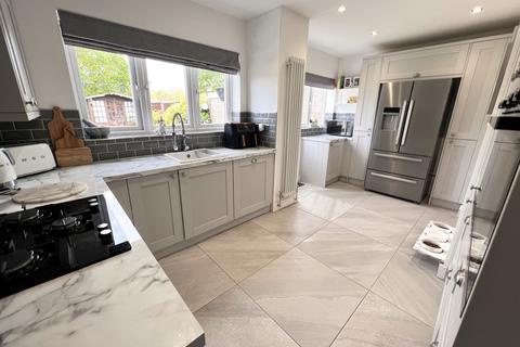 18 Wayside Gardens, Willenhall, WV12 4BW
