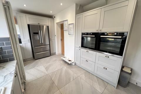 18 Wayside Gardens, Willenhall, WV12 4BW