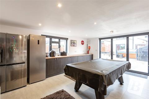 221 Warren Drive, Hornchurch, RM12 4PL