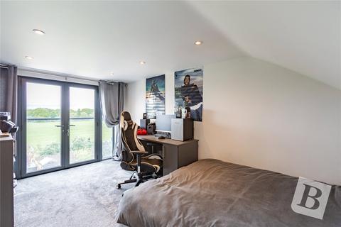 221 Warren Drive, Hornchurch, RM12 4PL