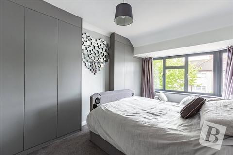 221 Warren Drive, Hornchurch, RM12 4PL
