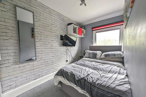 32 Cawthorne Close, Sheffield, S8 0NA