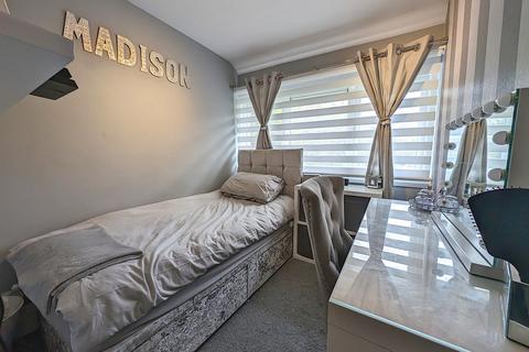 32 Cawthorne Close, Sheffield, S8 0NA