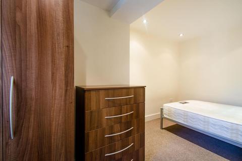 2 bedroom flat to rent, Chapel Market, Angel, Islington, London