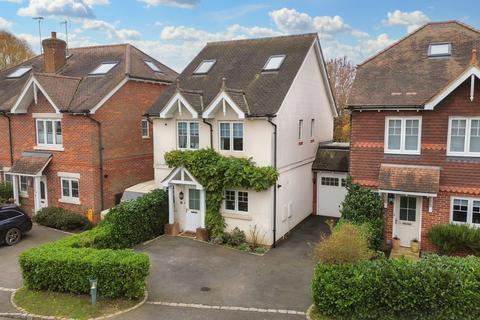 4 bedroom detached house for sale, Admiral Way, Surrey GU7